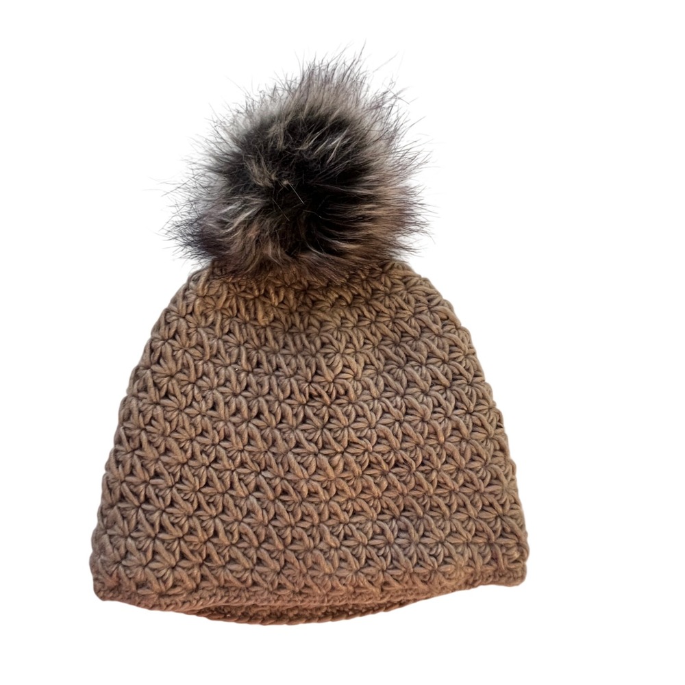 Surell Beanie Hat Womens OS Tan Handmade Faux Fur Pom Winter Cozy Outdoor Ski